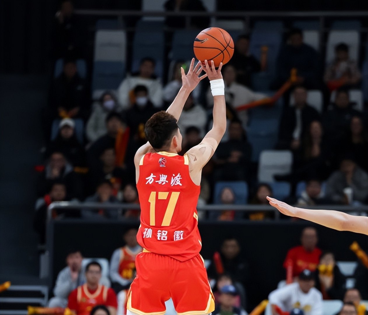 爱游戏ayx登录入口-包含山东男篮训练开放日；今晨状态回暖引欢呼；英超在即；赛程密集仍需轮换的词条-爱游戏ayx登录入口